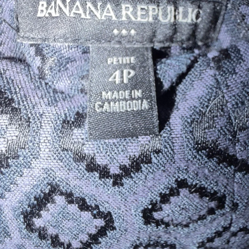 Banana Republic Black Gray Geometric Skater Skirt, Size 4P, EUC
